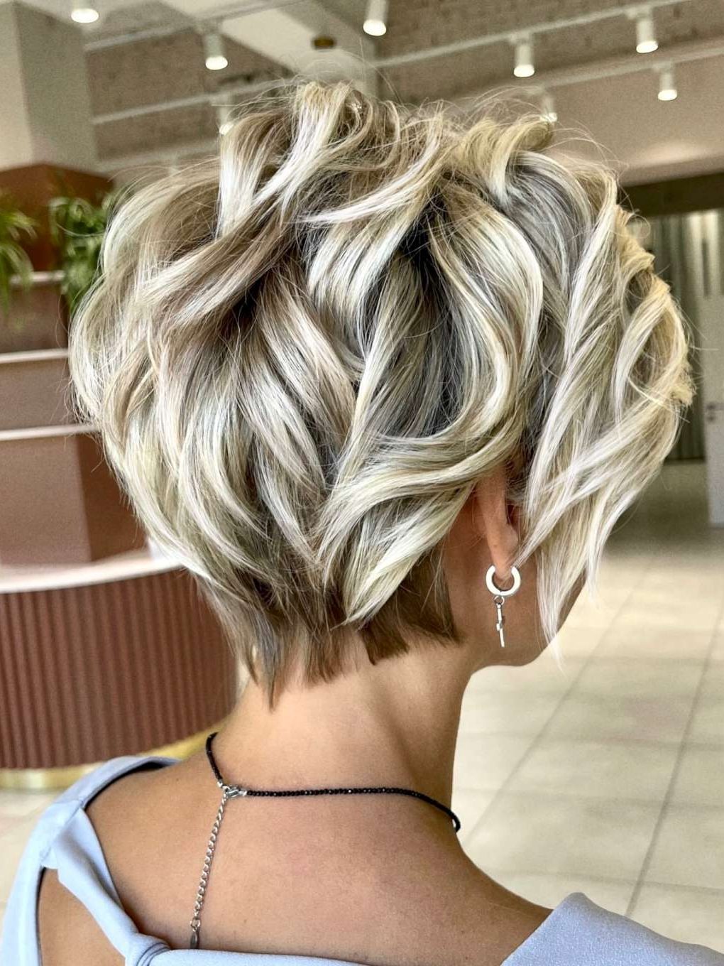 The Timeless Appeal of Short Haircuts for Women - 1